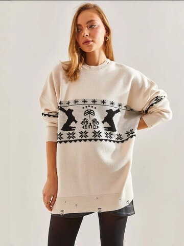 Pullover extra large di Bianco Lucci in beige