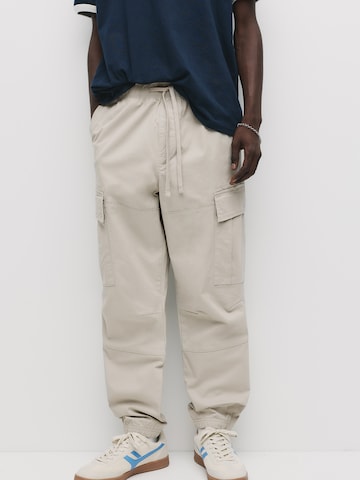 Pull&Bear Zwężany krój Bojówki w kolorze biały: przód