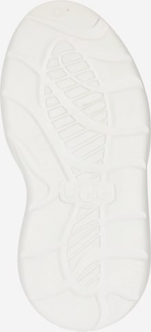 UGG Slip on -tennarit 'Sport Yeah' värissä valkoinen