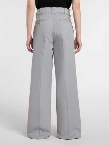DICKIES Wide leg Pressveckad byxa i grå