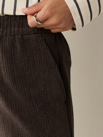 Next Wide Leg Hose in Braun