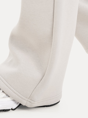 Loosefit Pantalon ' Finy ' Smilodox en gris