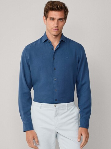 Coupe regular Chemise Hackett London en bleu : devant