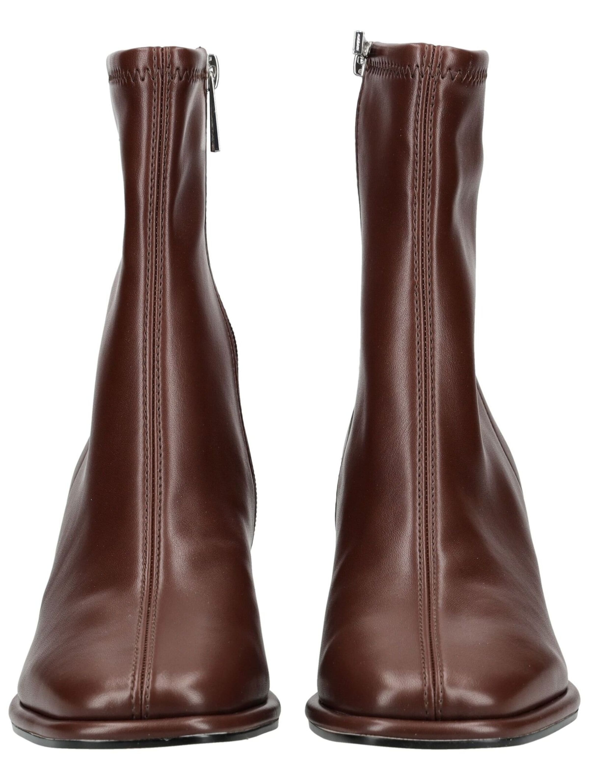 STEVE MADDEN Bootie in Red