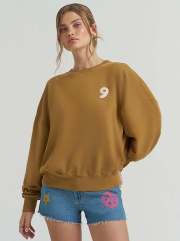WRANGLER Sweatshirt 'Good Jeans' in Brown: front