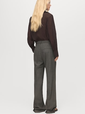 MANGO Loosefit Kalhoty s puky 'Carlota' – hnědá