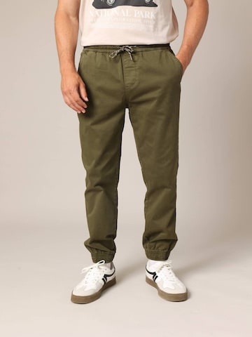 Coupe slim Pantalon Deeluxe en vert