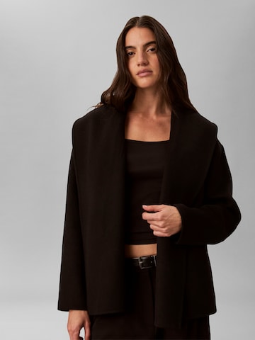 Calvin Klein - Abrigo de entretiempo en negro: frente