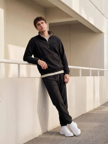 Tommy Life Sweat suit in Black: front