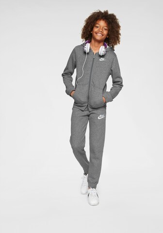 Nike Sportswear Zúžený Kalhoty – šedá