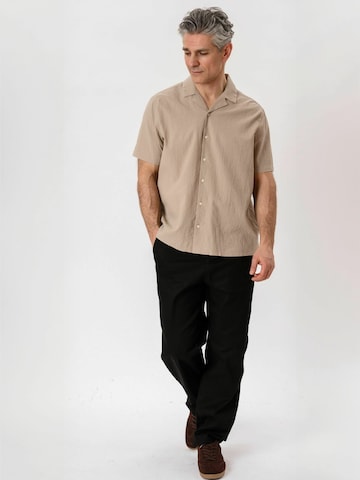 Regular fit Camicia ' Polo ' di TEESHOPPEN in beige