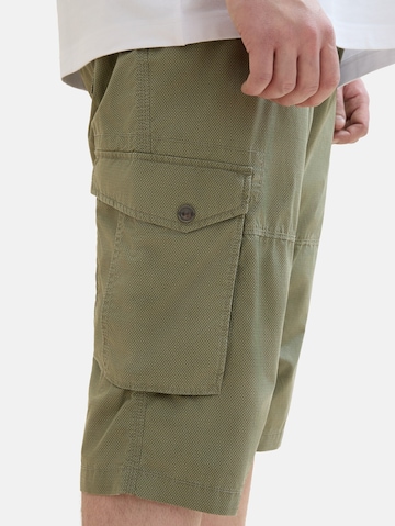 TOM TAILOR Men + Regular Cargo Pants in Green