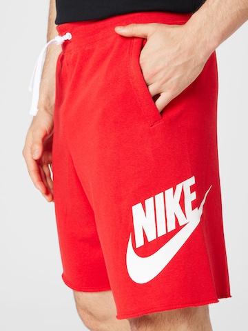 Nike Sportswear Lużny krój Spodnie 'CLUB ALUMNI' w kolorze czerwony