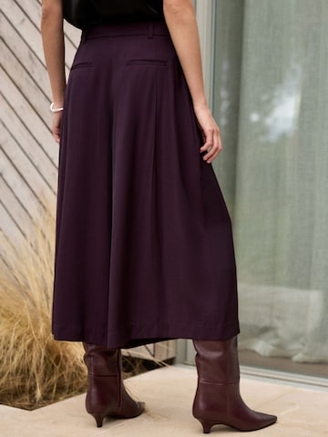 Next - Pierna ancha Pantalón plisado 'N. Premium' en rojo