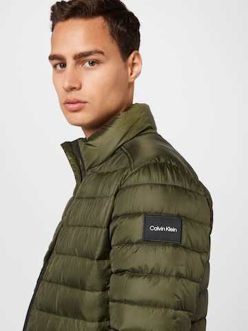 Geacă de primăvară-toamnă de la Calvin Klein pe verde