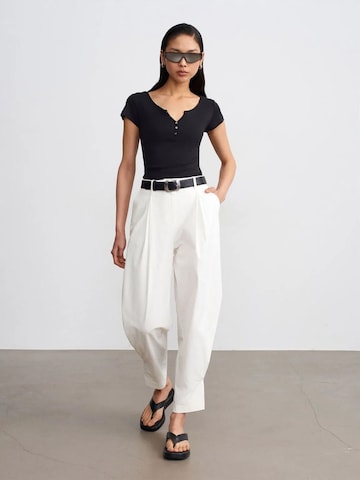 Dilvin Wide leg Pants in White: front