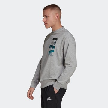 ADIDAS SPORTSWEAR - Camiseta deportiva en gris