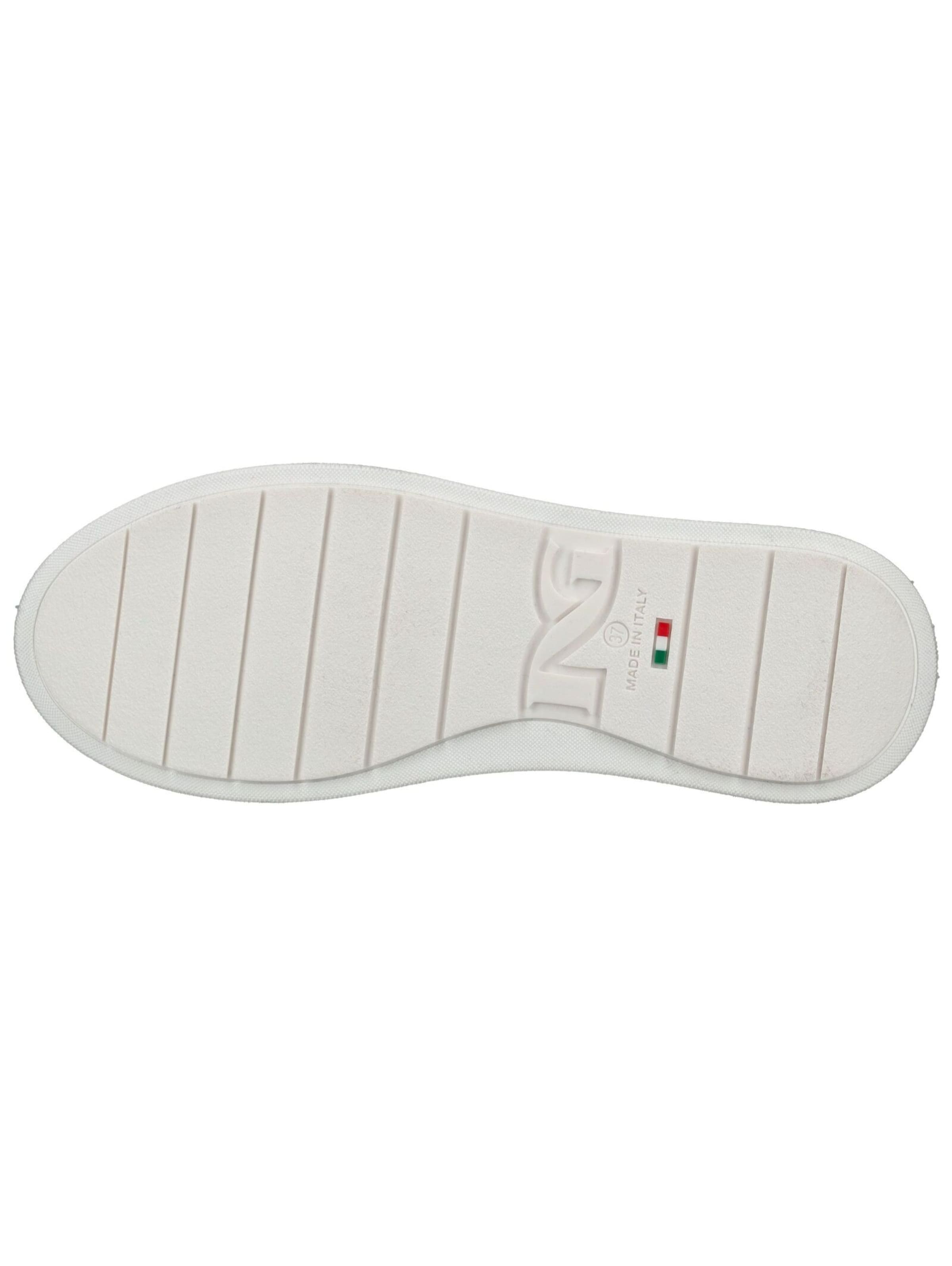 Baskets basses Nero Giardini en blanc