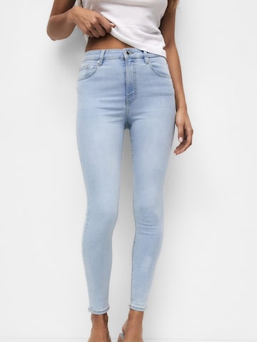 Pull&Bear Skinny Jeans in Blau