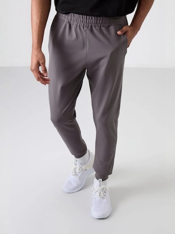 Pantaloni sportivi di Tommy Life in grigio