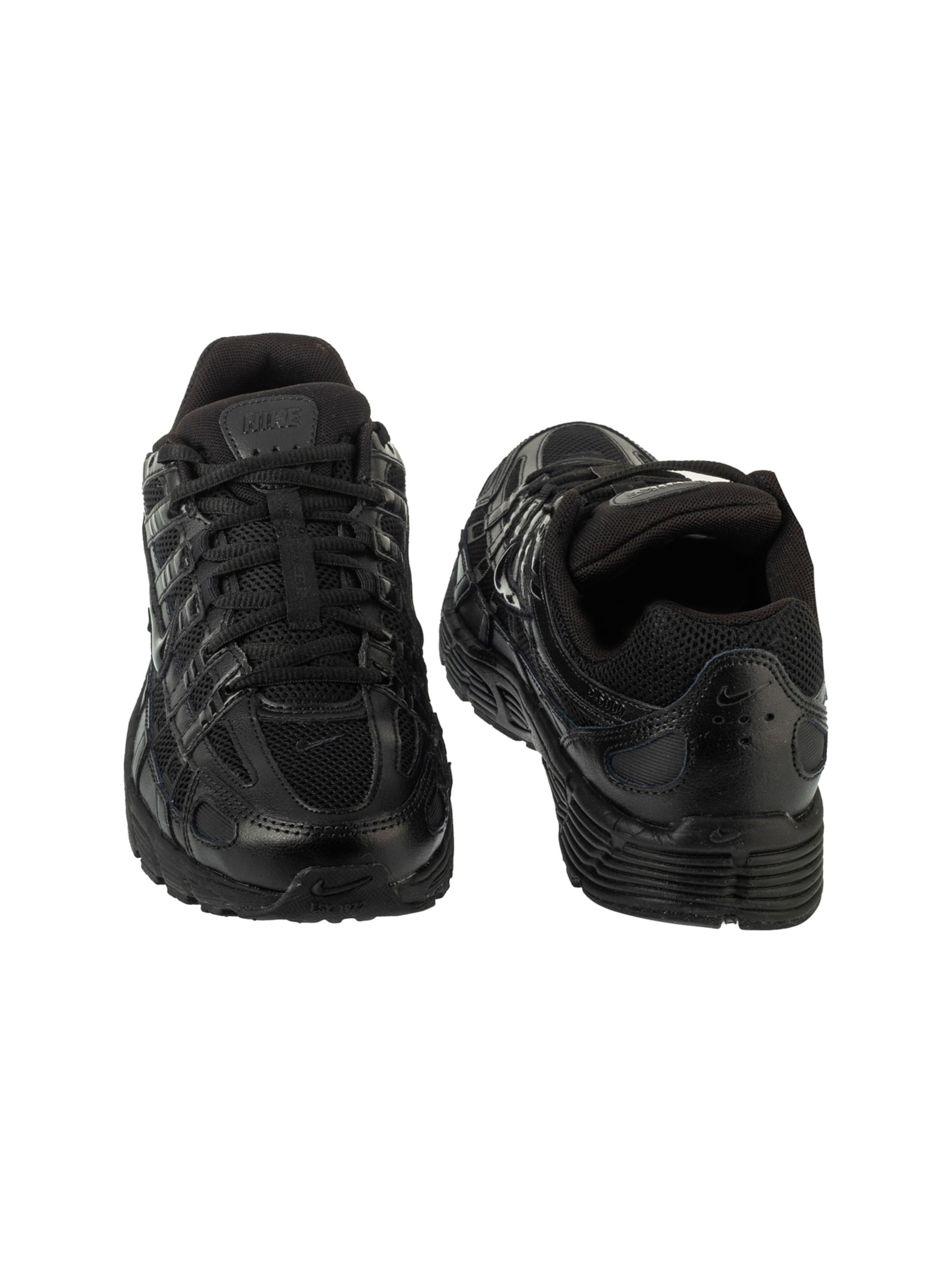 NIKE Sneakers in Black