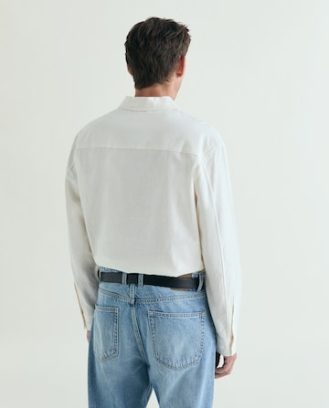 Coupe regular Chemise ' ' Scalpers en blanc