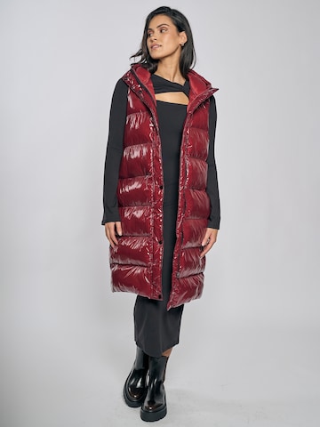 FREAKY NATION - Chaleco en rojo