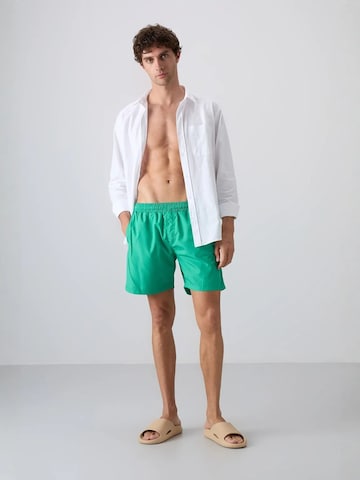 Tommy Life Regular Broek in Groen: voorkant