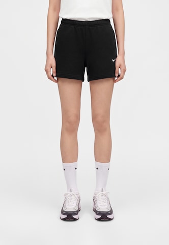 Nike Sportswear Regularen Hlače 'Studio' | črna barva: sprednja stran