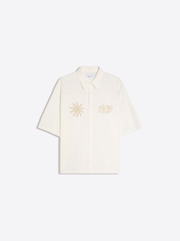 Bershka Comfort fit Button Up Shirt in White: front