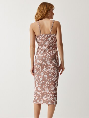 Happiness İstanbul Лятна рокля в кафяво