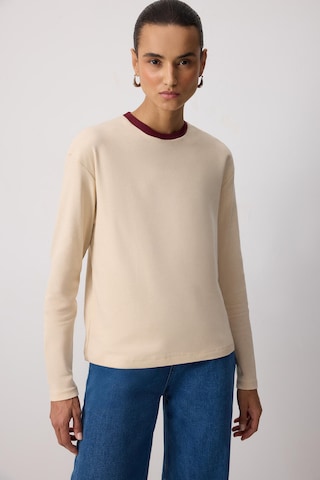 T-shirt Touche Prive en beige : devant