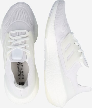 Chaussure de course 'Ultraboost 22' ADIDAS SPORTSWEAR en blanc