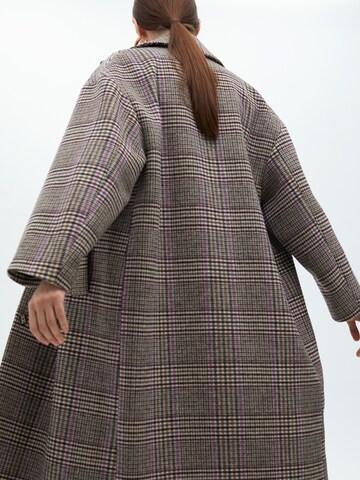 Lola Casademunt Prechodný kabát - Sivá