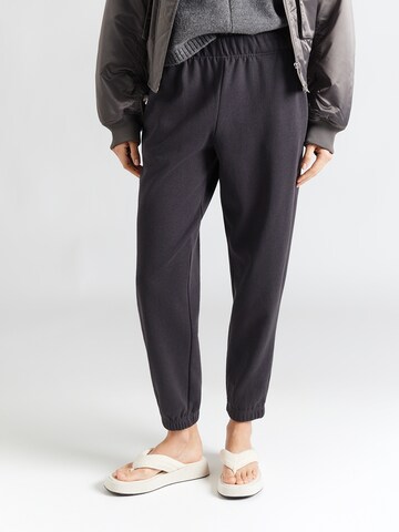 ONLY Tapered Byxa 'ONLVELLA' i grå: framsida