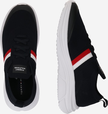 TOMMY HILFIGER Slip on -tennarit 'Modern Essential' värissä sininen