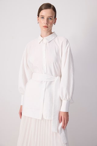 Chemisier Touche Prive en blanc : devant
