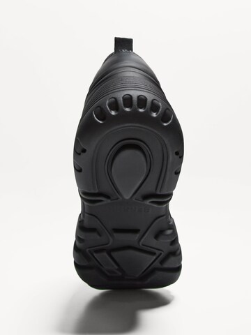 Baskets basses Bershka en noir