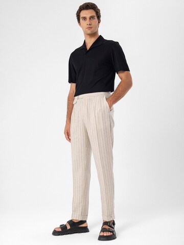 Antioch Regular Pleat-front trousers in White