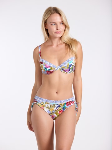 T-shirt Bikini di SUNFLAIR in bianco