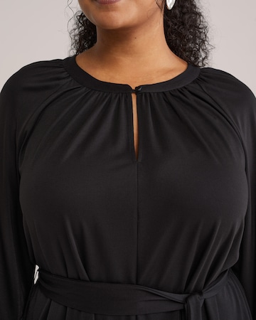 WE Fashion Платье в Черный