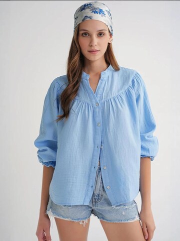 MixRay Blouse in Blue: front