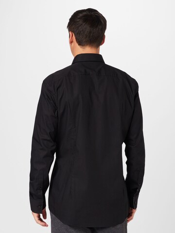HUGORegular Fit Poslovna košulja 'Koey' - crna boja