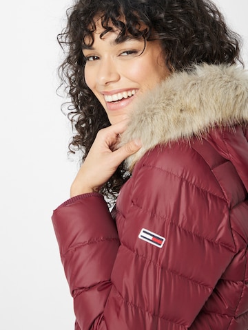 Tommy Jeans Winterjas 'Essential' in Rood