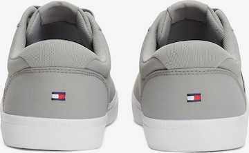 TOMMY HILFIGER Sneaker 'Essential Iconic' in Grau