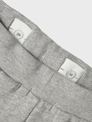 NAME IT - Tapered Pantalón 'NKMVian' en gris