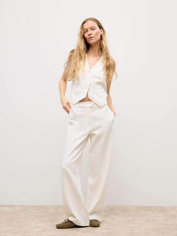 Loosefit Pantalon chino ABOUT YOU x Marie von Behrens en blanc