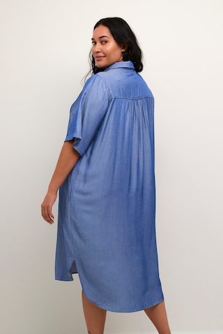 KAFFE CURVE Košeľové šaty 'Nora' - Modrá