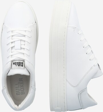 Baskets basses BULLBOXER en blanc