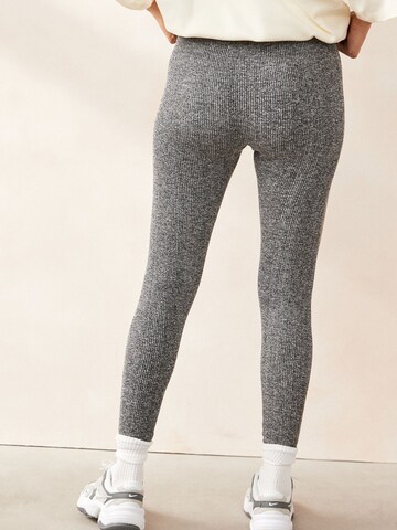 Skinny Leggings di Next in grigio